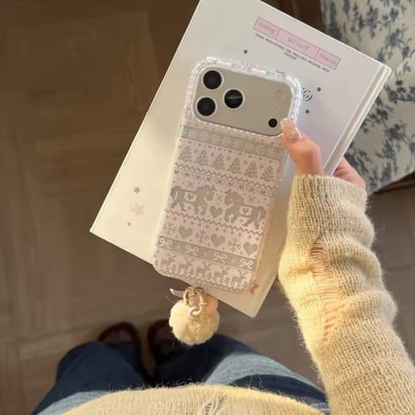 S75229 ふわふわチャーム付きノルディック馬柄 ニット風iPhoneケース