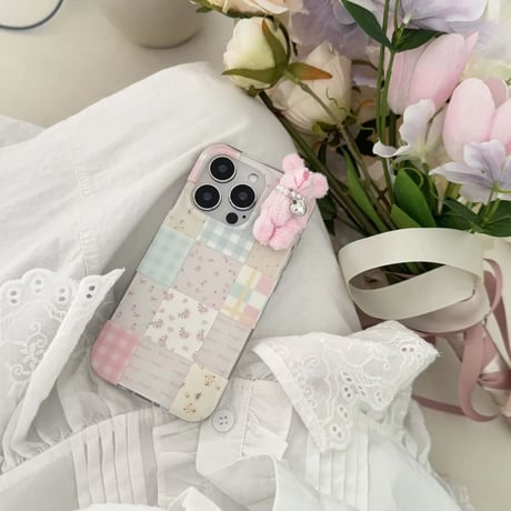 S74624 ふわうさチャーム付きパステルパッチワークiPhoneケース
