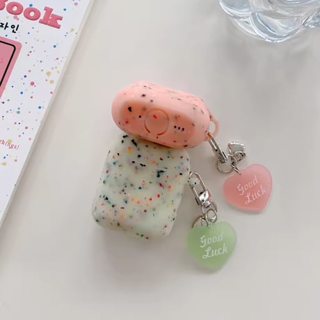 R00142 グロウカラフルAirPodsケース