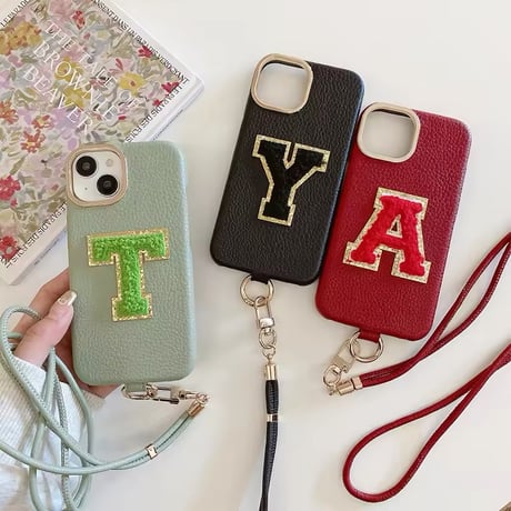 K22617 イニシャルレター ストラップ付きiPhoneケース