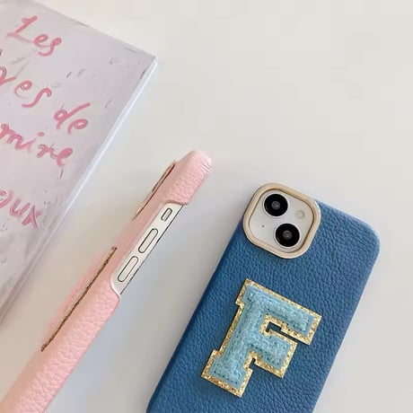 K22617 イニシャルレター ストラップ付きiPhoneケース