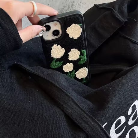 S74947 もこもこホワイトフラワー iPhoneケース