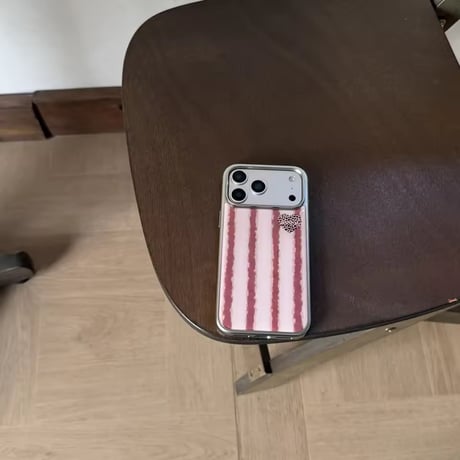 S75259 くすみピンクストライプ ハートアクセント iPhoneケース