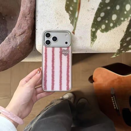 S75259 くすみピンクストライプ ハートアクセント iPhoneケース