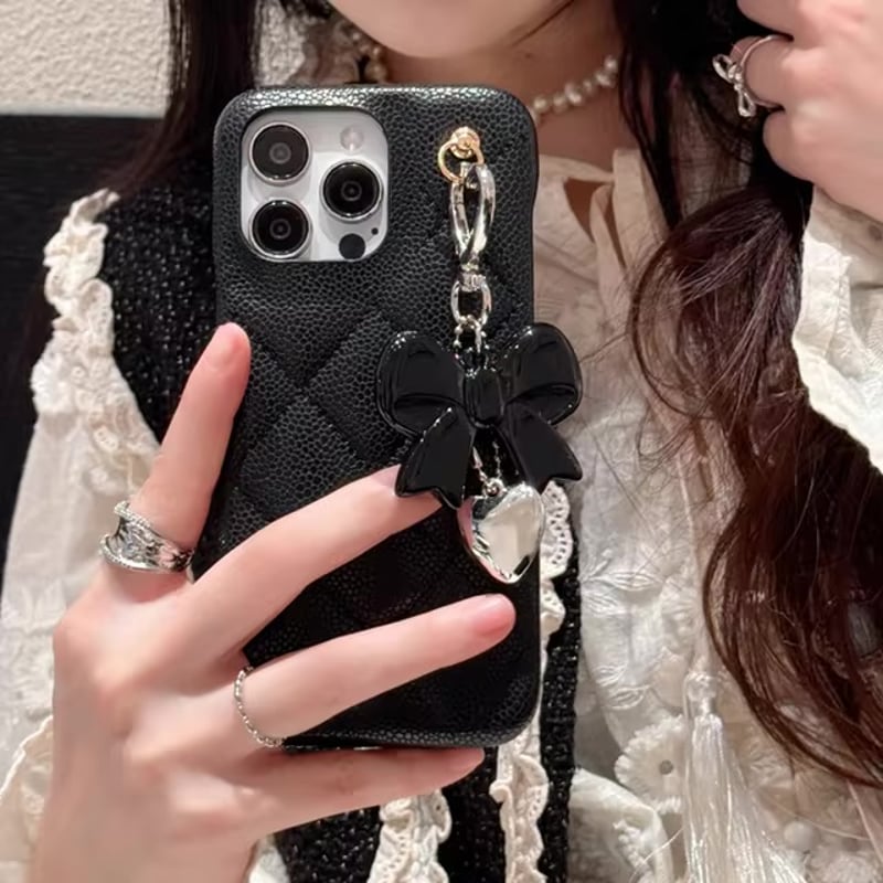 S74600 リボンチャーム付きキルティングiPhoneケース | nanomita