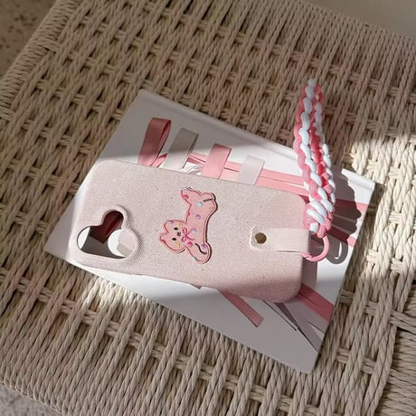 K22813 ゆるっとアニマル刺繍 × 編み込みストラップiPhoneケース