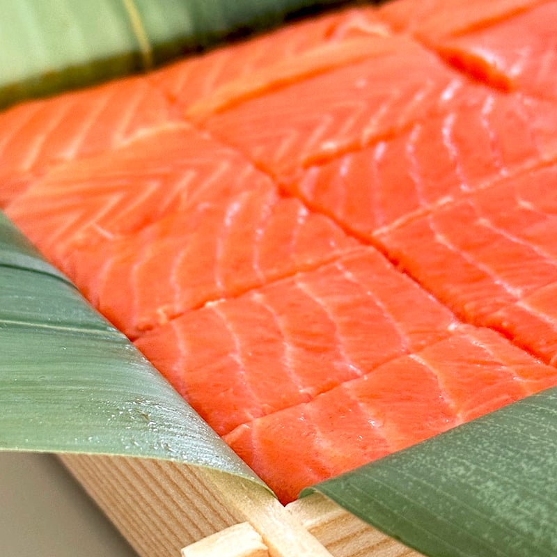 15切入厚切特選ますの寿し | 平ら寿し本舗