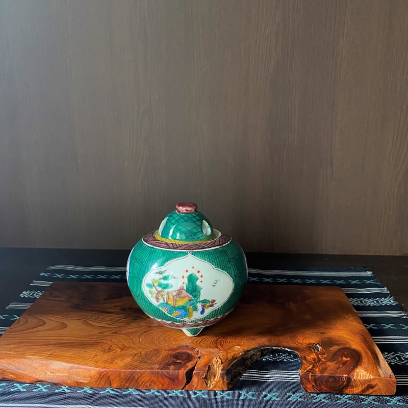 一刀彫で入れ子式になった花台、香炉台です 香炉（陶器） ＊付属の花台はついておりません | 平成美術
