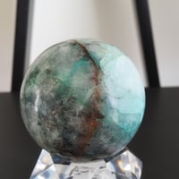 ジェミー　アメトリン　可愛すぎる　ミナスジェライス州 TWICEミナ：超ミニボトムで美脚すらり イエローのバッグがアクセント