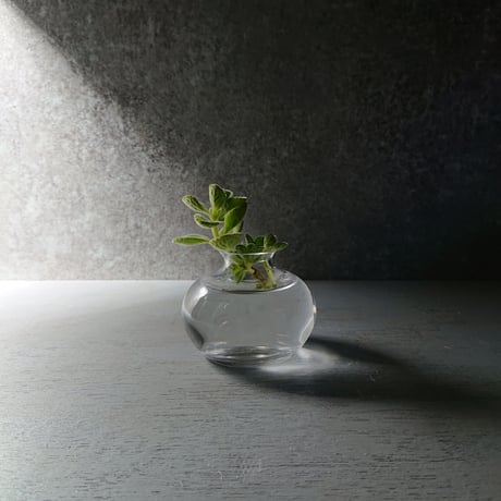 ”rindate -small-glass‐flower vase"　( "輪立(りんだて)-スモール・ガラス花瓶mini ）一輪挿し　花器　ガラス花器　ガラス花瓶　ガラス