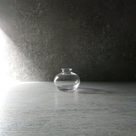 ”rindate -small-glass‐flower vase"　( "輪立(りんだて)-スモール・ガラス花瓶mini ）一輪挿し　花器　ガラス花器　ガラス花瓶　ガラス