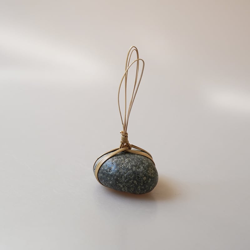 WRAPPED ROCKS TOMEISHI S SZ339 | 山と猫