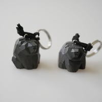 Maki Yoshida 熊チャーム　木彫り熊　熊マスク MAKI YOSHIDA / 熊マスク キーホルダー | 山と猫