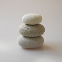 Kana Ueda / 積み石