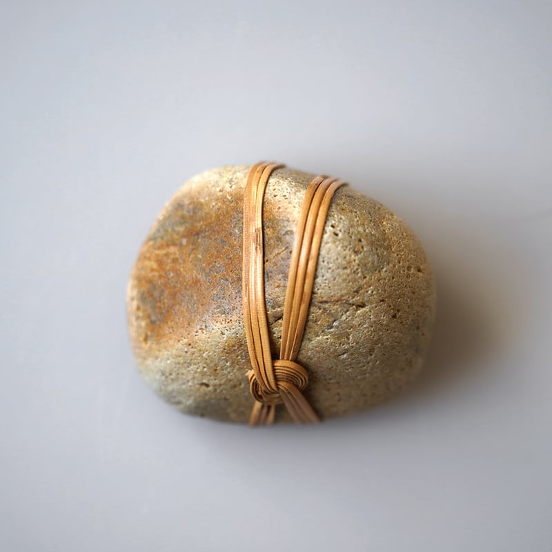 WRAPPED ROCKS M SZ279 | 山と猫