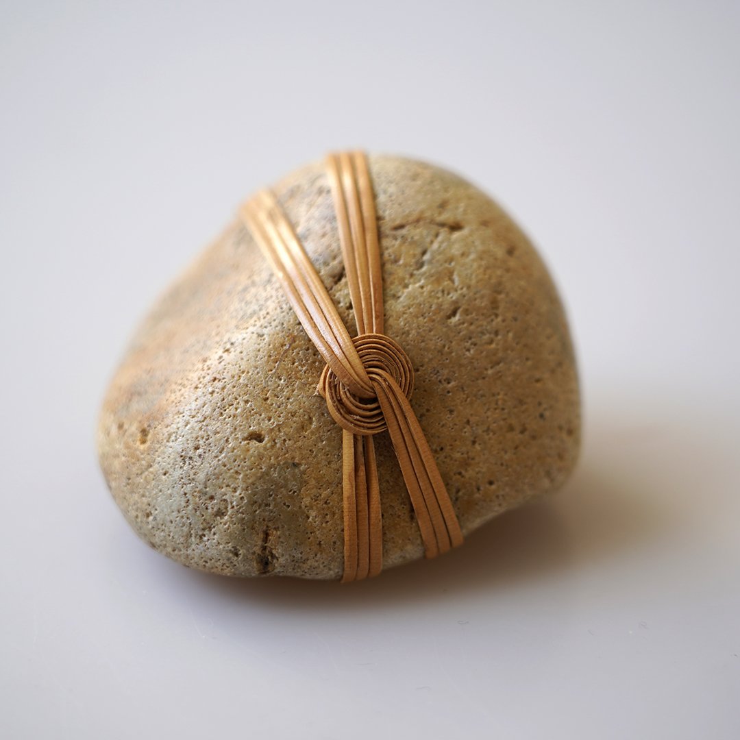 WRAPPED ROCKS M SZ279 | 山と猫