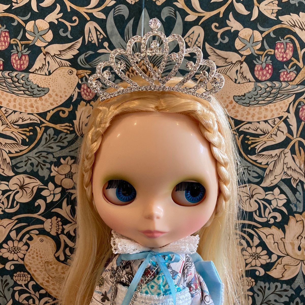 ブライス アイシードール『ティアラ』シルバー ラインストーン