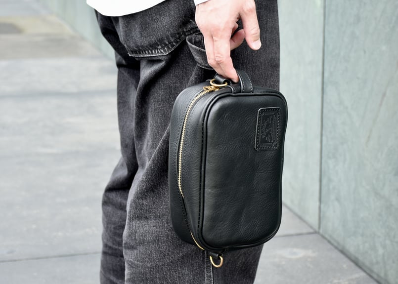 【極美品】モンブラン ショルダーバッグ　PVC モノグラム　ロゴエンブレム MALCOLM マルコム ボックスショルダー ITALIAN-SHRINK*受注生産 | BL