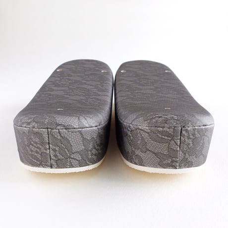 〈なおきちの草履〉フラワーレース・ディープグレー