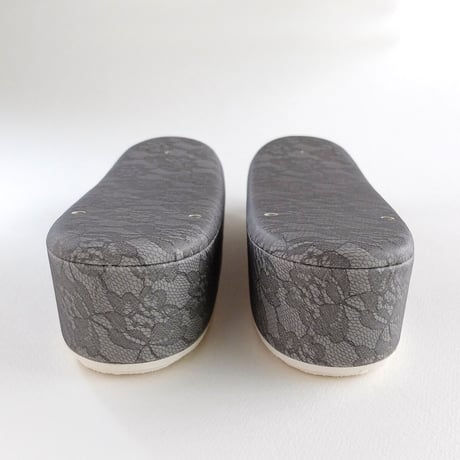 〈なおきちの草履〉フラワーレース・ディープグレー