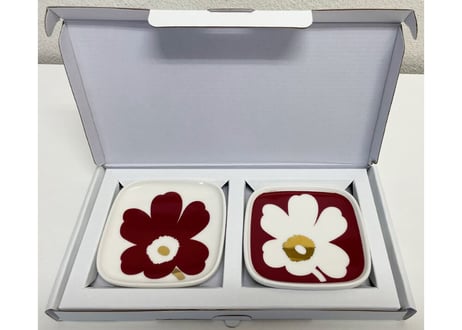マリメッコ　UNIKKO　PLATE　ウニッコ　プレート　2PSC　10×10CM　ワインレッド ×ホワイト×ゴールド　70周年記念