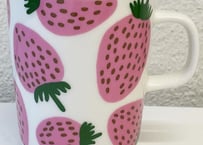 マリメッコ　MANSIKKA　MUG　2.5DL　マンシッカ　マグ　ホワイト×ピンク　アジア限定