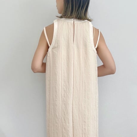 Halter neck sleevelessOP