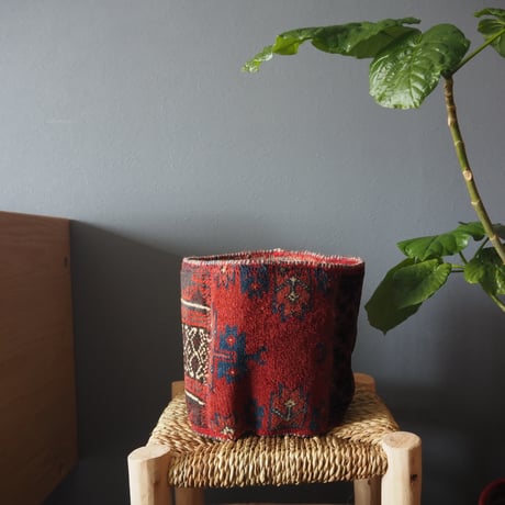 【VP052】 Afghan  Rug pot ①