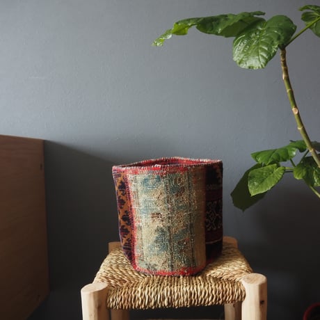 【VP052】 Afghan  Rug pot ①