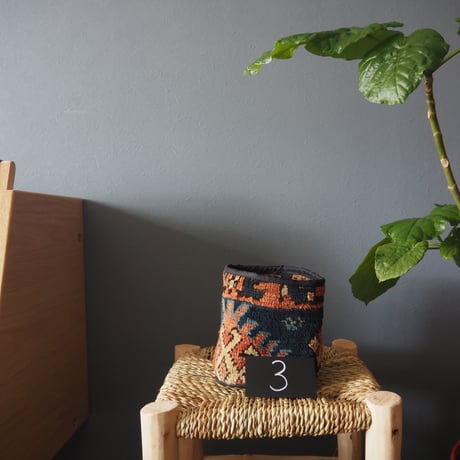 【VP053】 Afghan  Rug pot ①