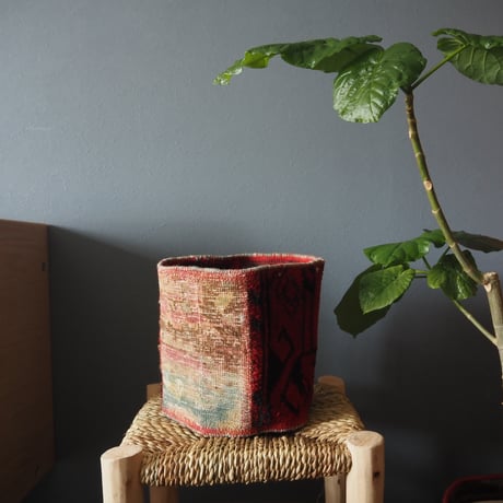 【VP052】 Afghan  Rug pot ①