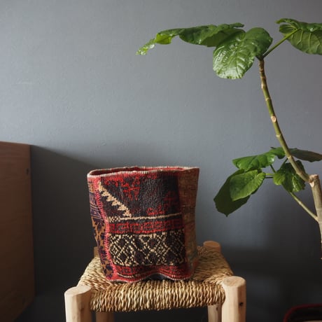 【VP052】 Afghan  Rug pot ①