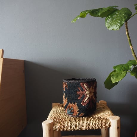 【VP053】 Afghan  Rug pot ①