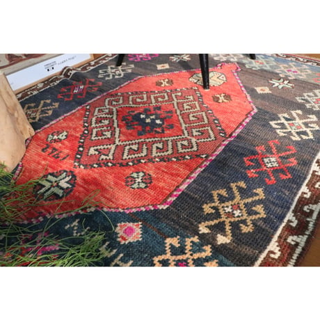 【VR138】 Vintag Turkish rug
