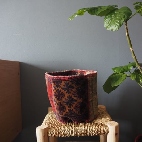 【VP052】 Afghan  Rug pot ①