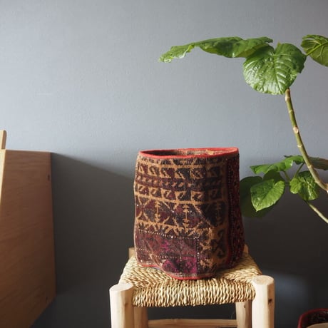 【VP050】 Afghan  Rug pot ①