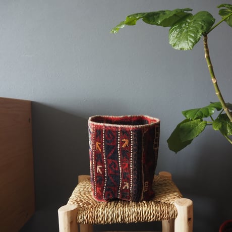 【VP052】 Afghan  Rug pot ①