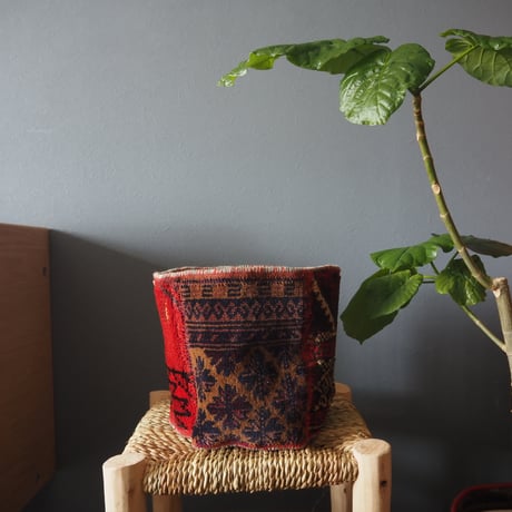 【VP052】 Afghan  Rug pot ①