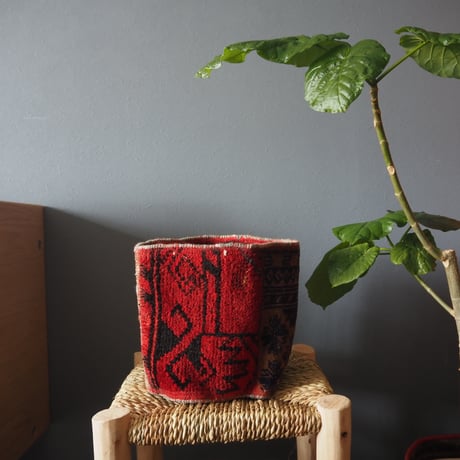 【VP052】 Afghan  Rug pot ①