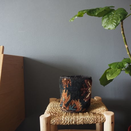 【VP053】 Afghan  Rug pot ①
