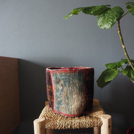 【VP052】 Afghan  Rug pot ①