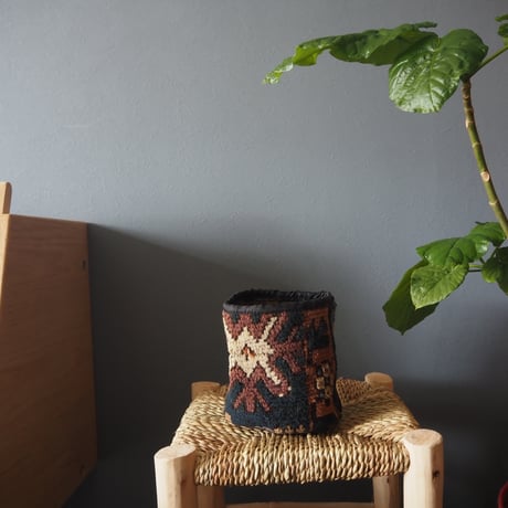 【VP053】 Afghan  Rug pot ①