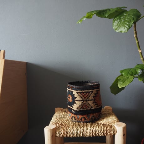 【VP053】 Afghan  Rug pot ①