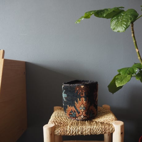 【VP053】 Afghan  Rug pot ①