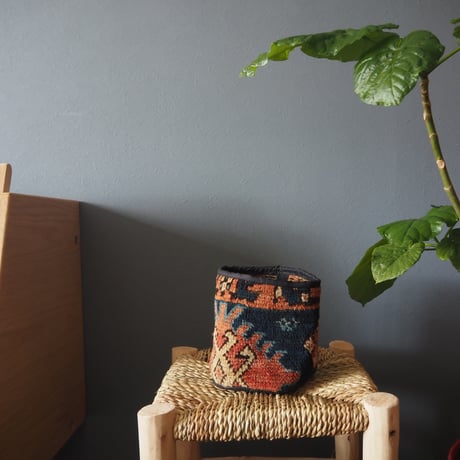 【VP053】 Afghan  Rug pot ①