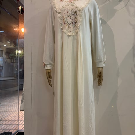 サエラアキアカネエプロン アキアカネakiakane花柄クリーム色エプロン アキアカネ Akiakane 花柄