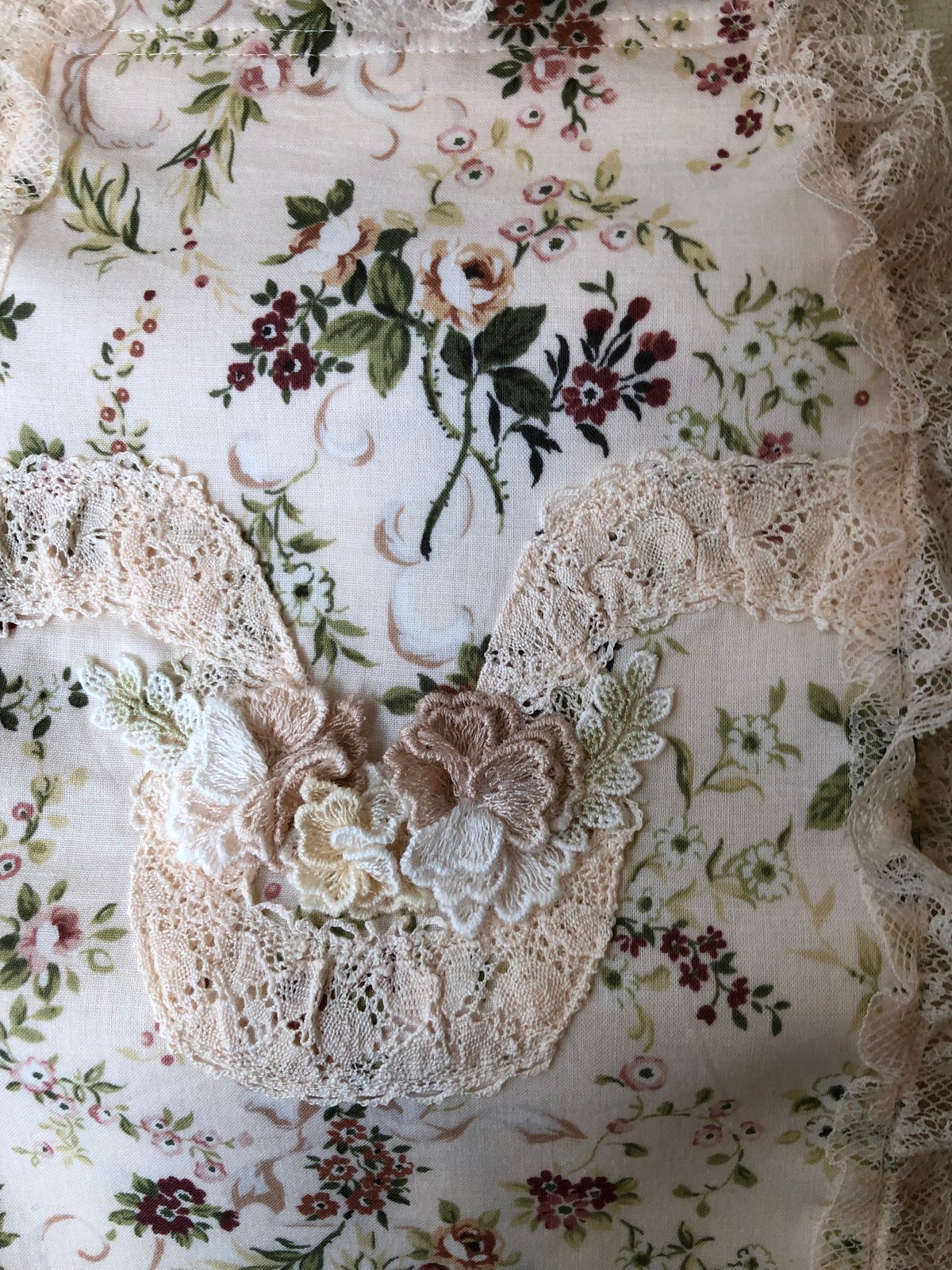 ❤️さえら★ヒスクローネ★可愛い★お花モチーフ付★トイレットペーパーホルダー★豪華 アキアカネ トイレットペーパーホルダー | さえら POTECHINO