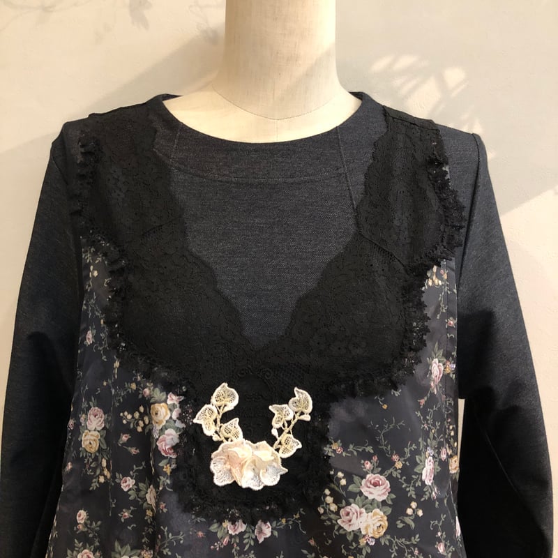 アキアカネ 黒の刺繍エプロン アキアカネ 黒の刺繍エプロン 【公式通販】