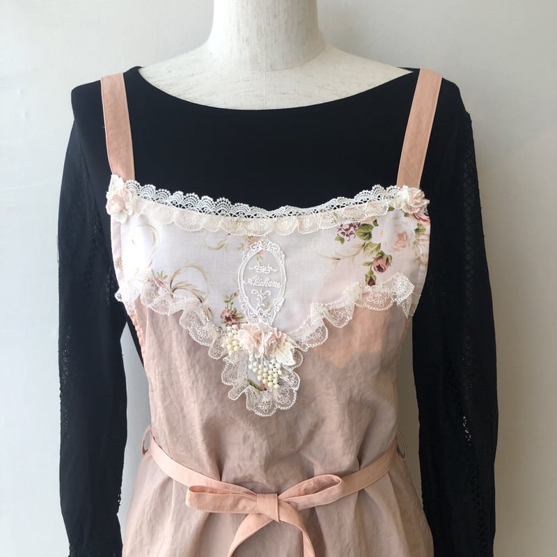 ☆美品☆アキアカネ☆さえら　フリルとレースの装飾エプロン さえら アキアカネ カフェエプロン | さえら POTECHINO マリーアン金沢