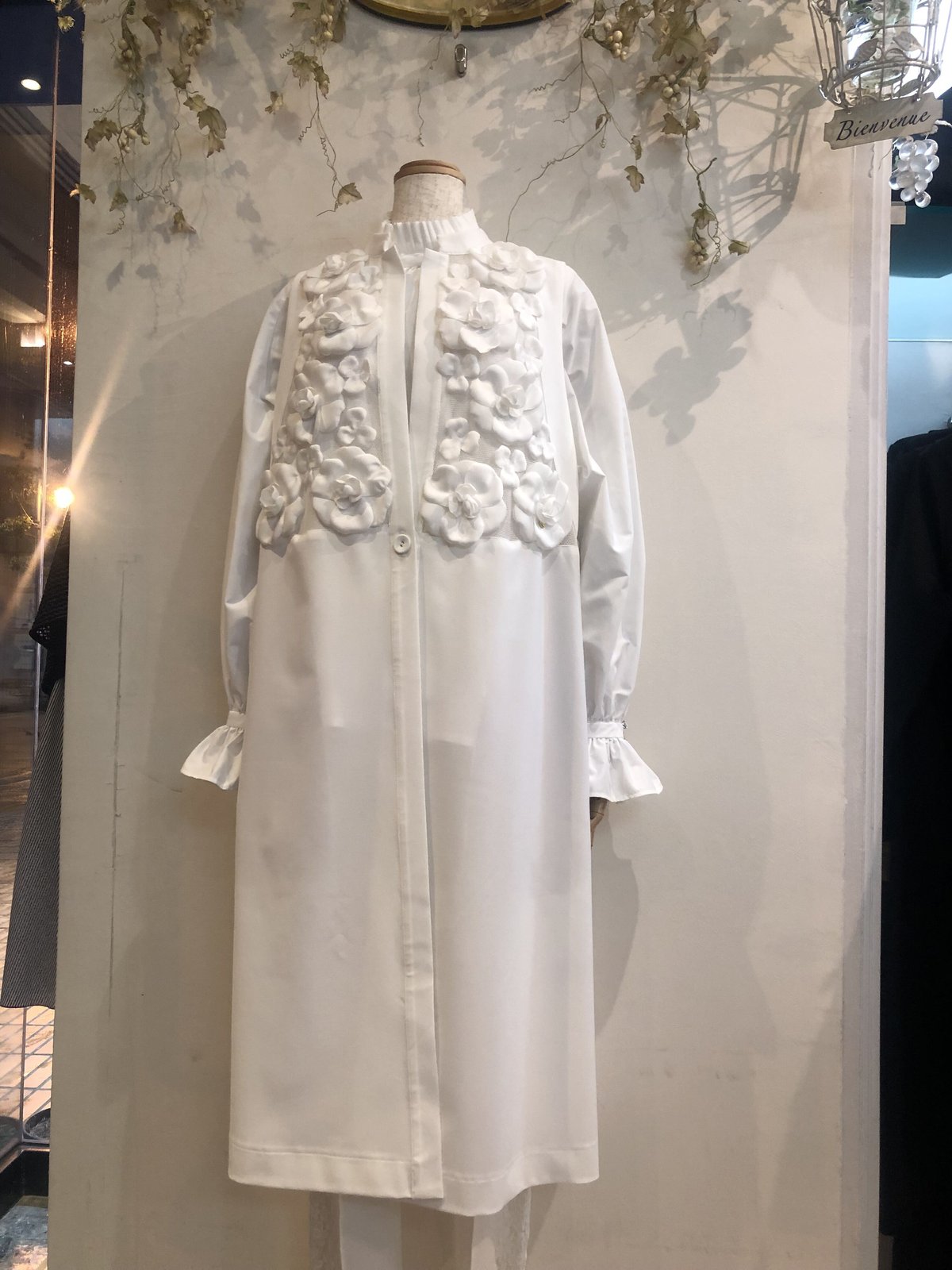 さえらレインダンス ジュリアのフラワーモチーフが豪華でかわいい